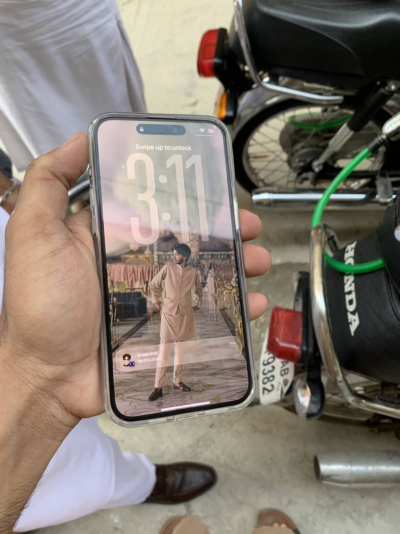 Apple iPhone 15 Pro Max 4