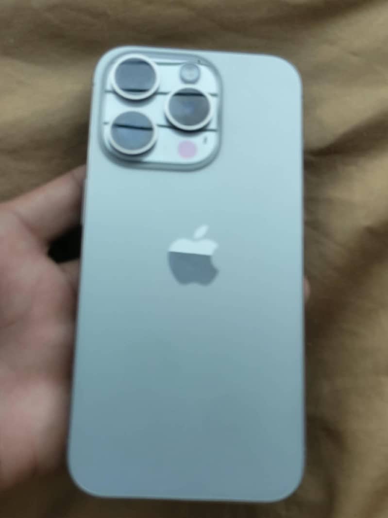 Apple iPhone 15 Pro 3