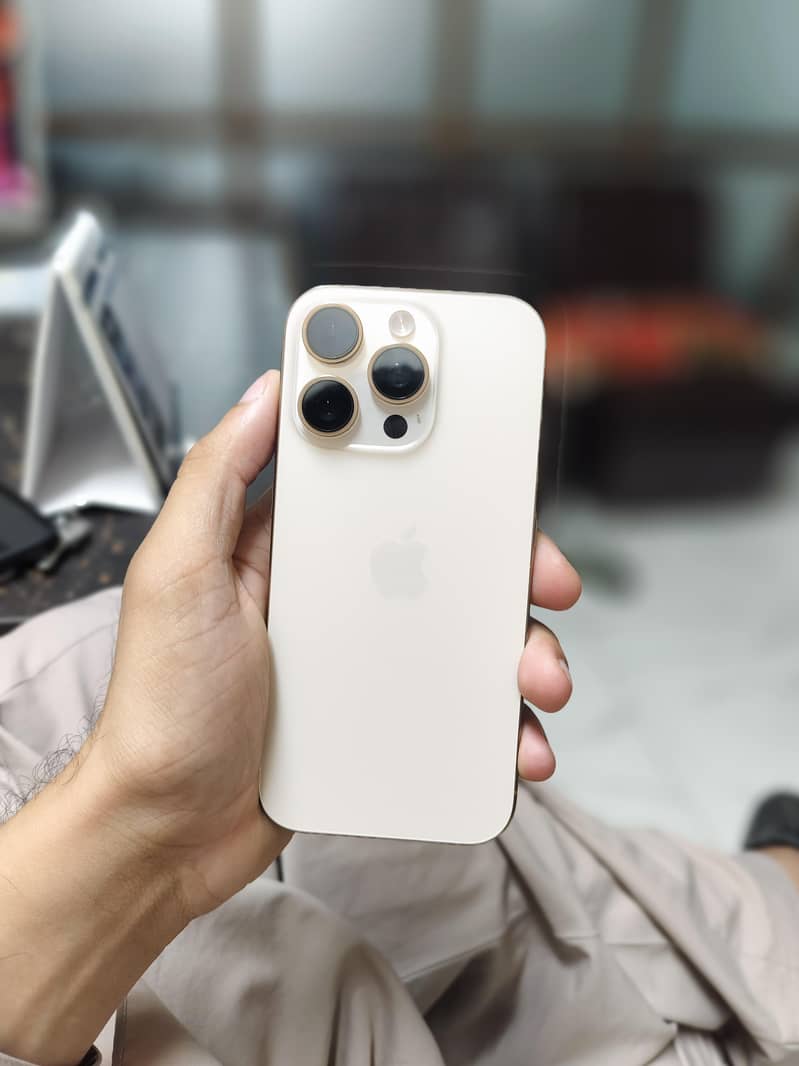 Apple iPhone 16 Pro 0