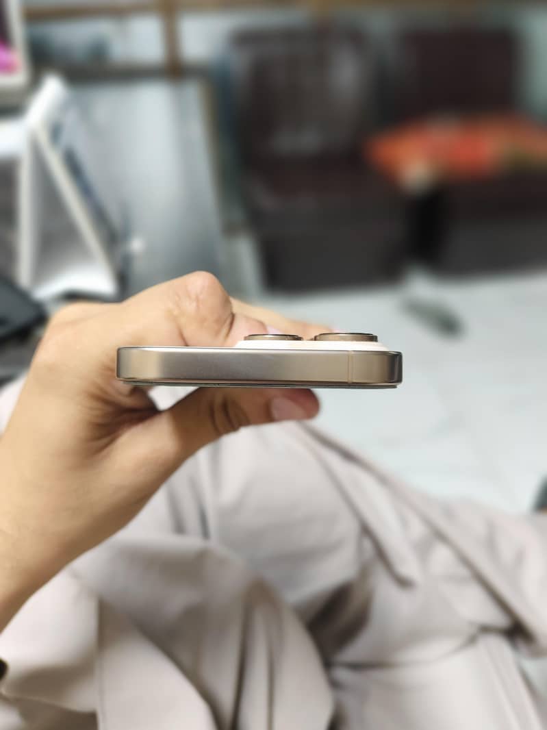 Apple iPhone 16 Pro 3