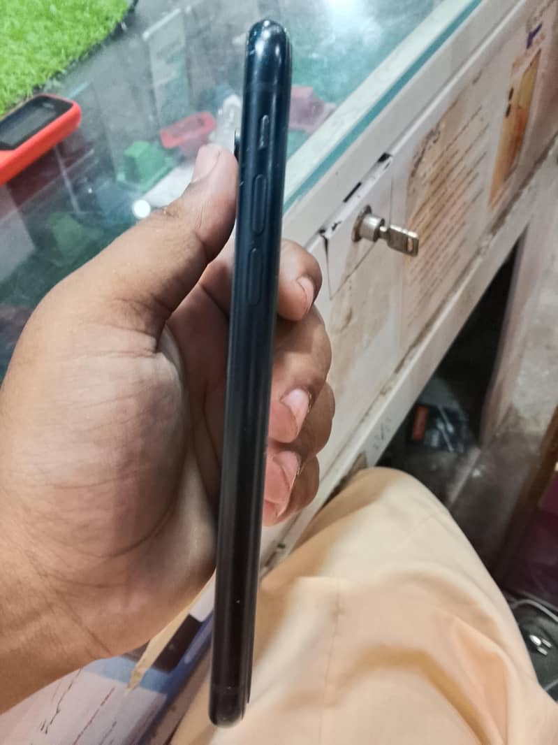 Apple iPhone XR 0