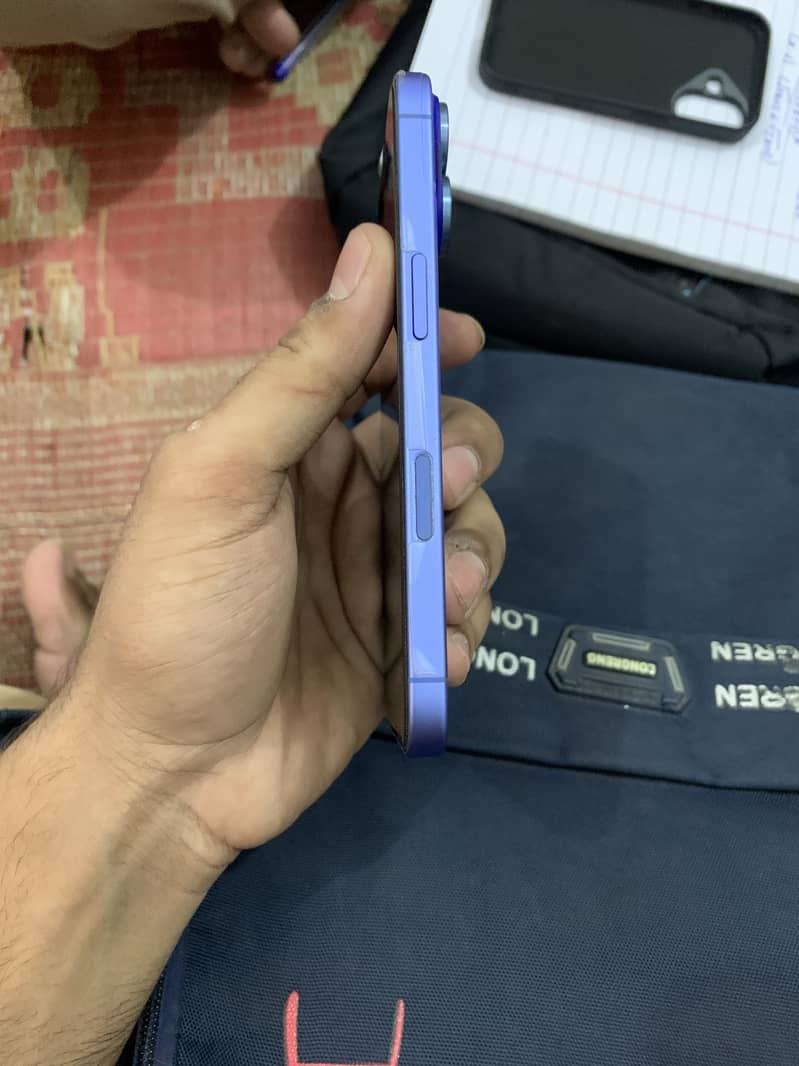 Apple iPhone 16 2