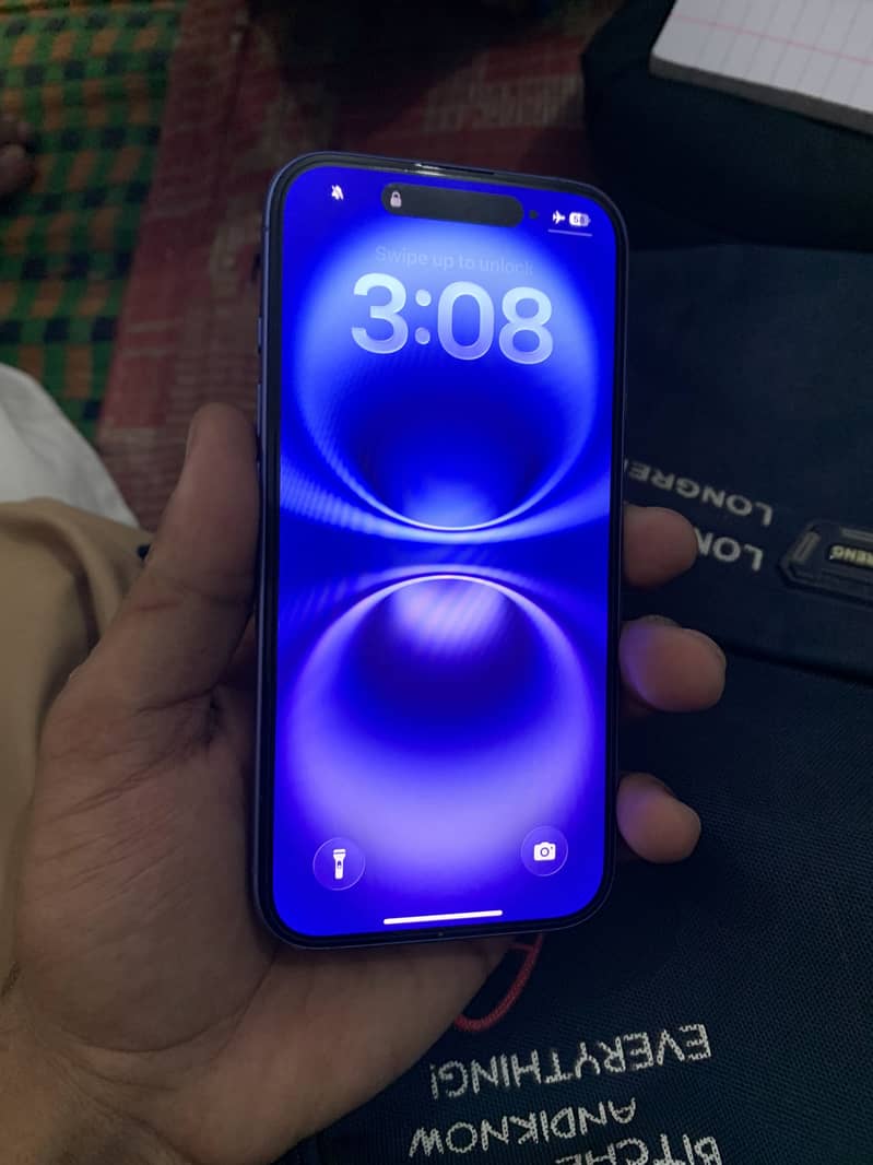 Apple iPhone 16 4