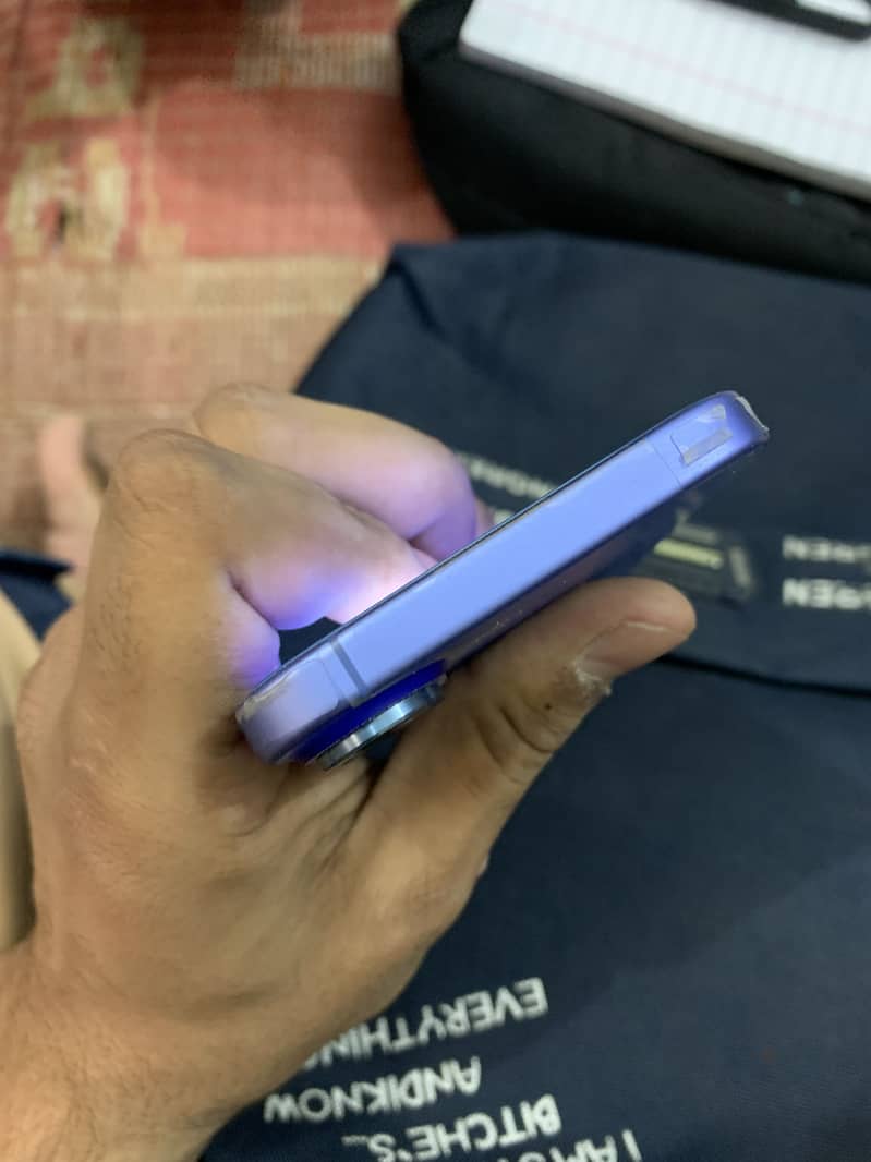 Apple iPhone 16 5