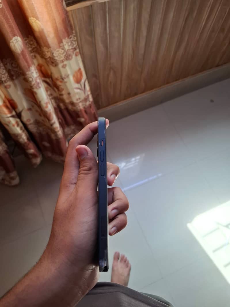 Apple iPhone 13 2