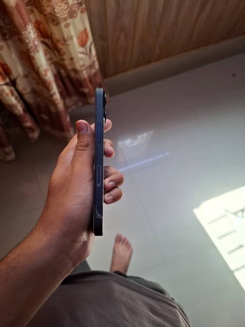 Apple iPhone 13 3