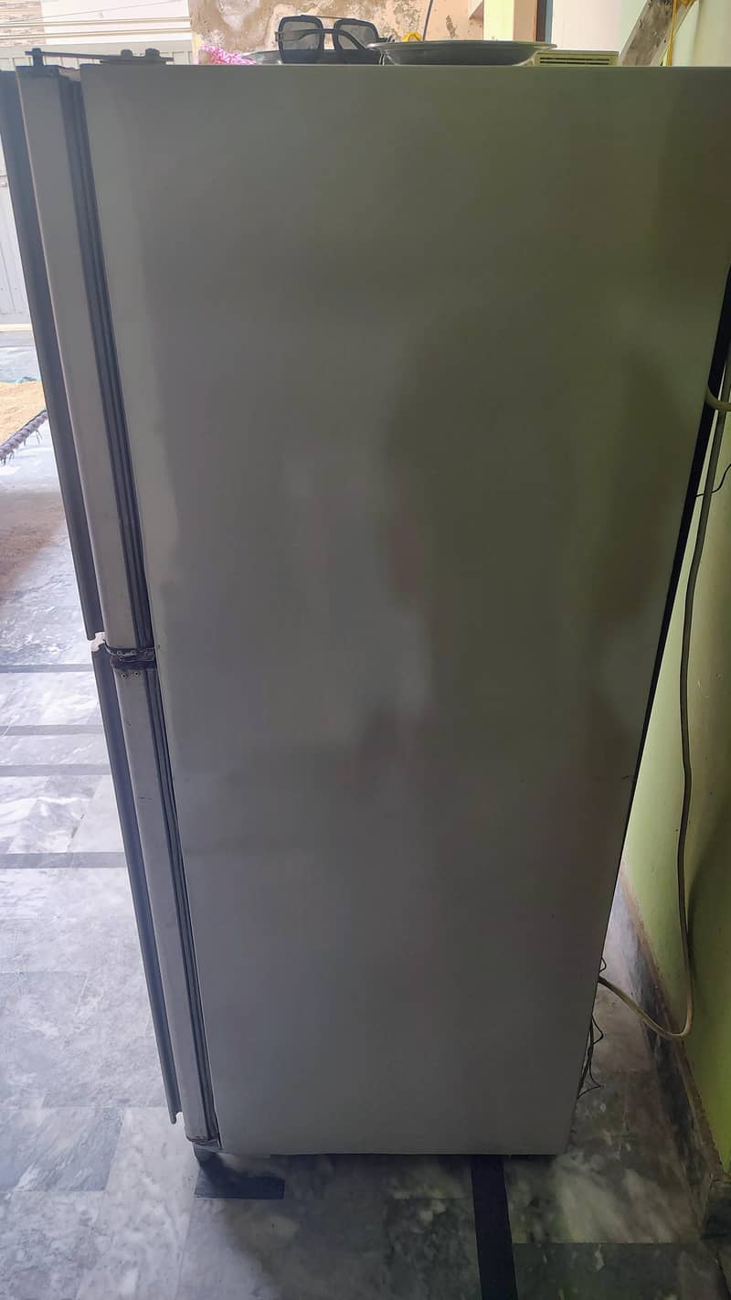 Dawlance refrigerator medium size 3