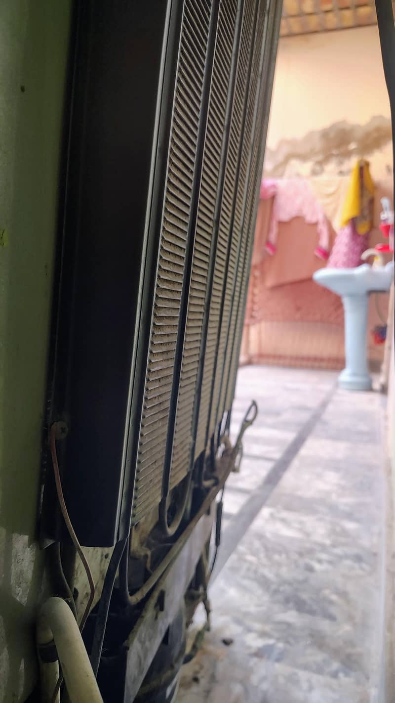 Dawlance refrigerator medium size 4
