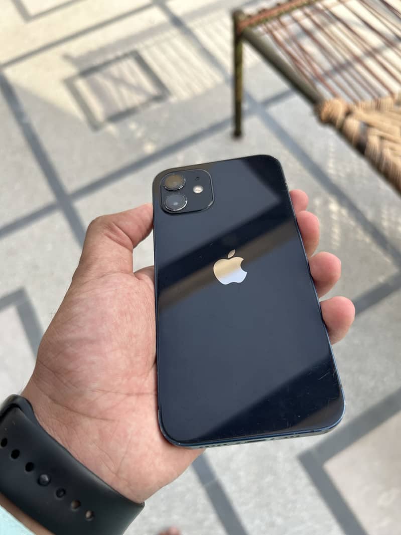Apple iPhone 12 1