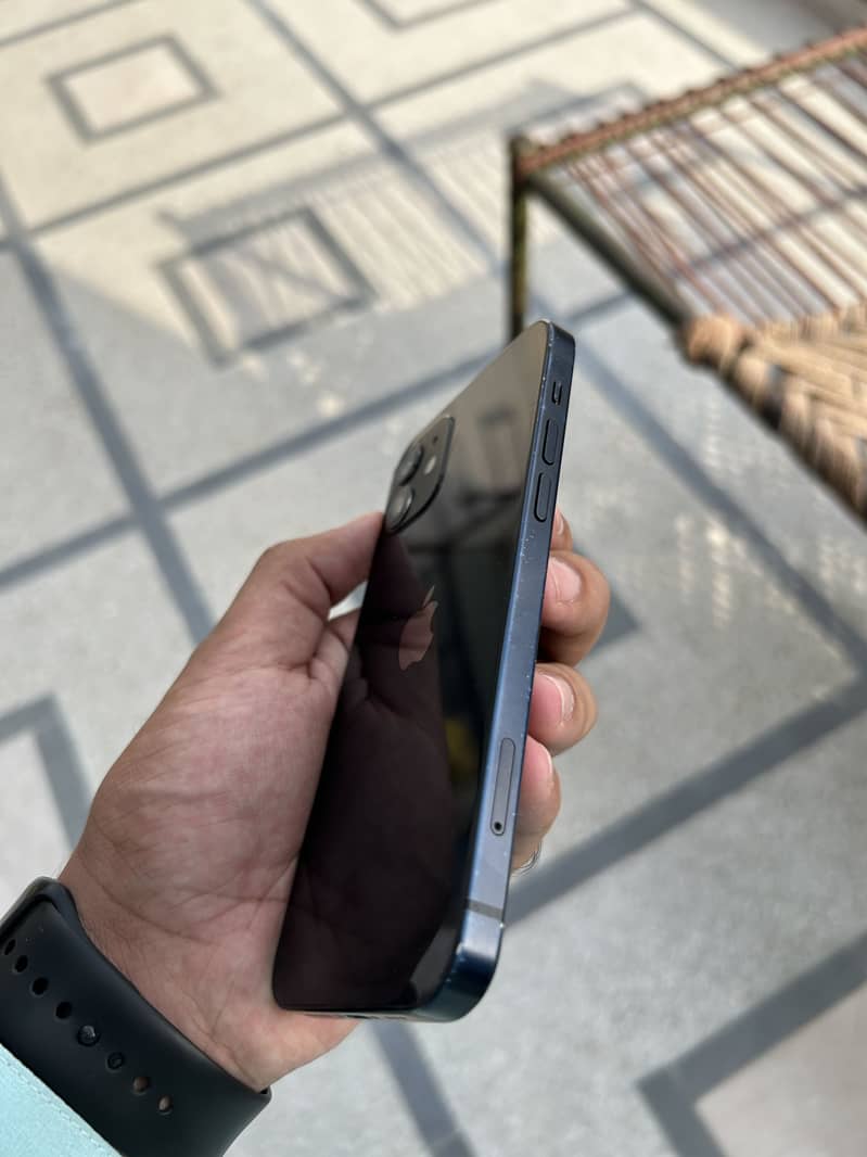 Apple iPhone 12 2