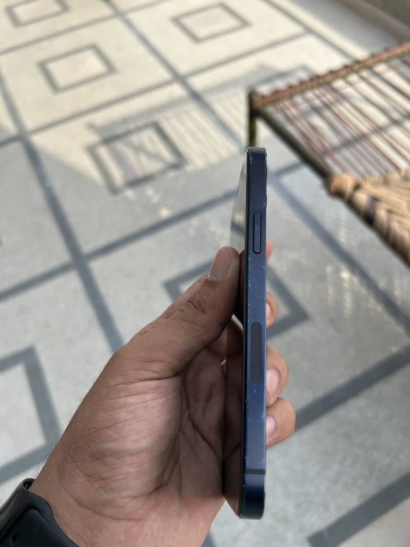 Apple iPhone 12 3