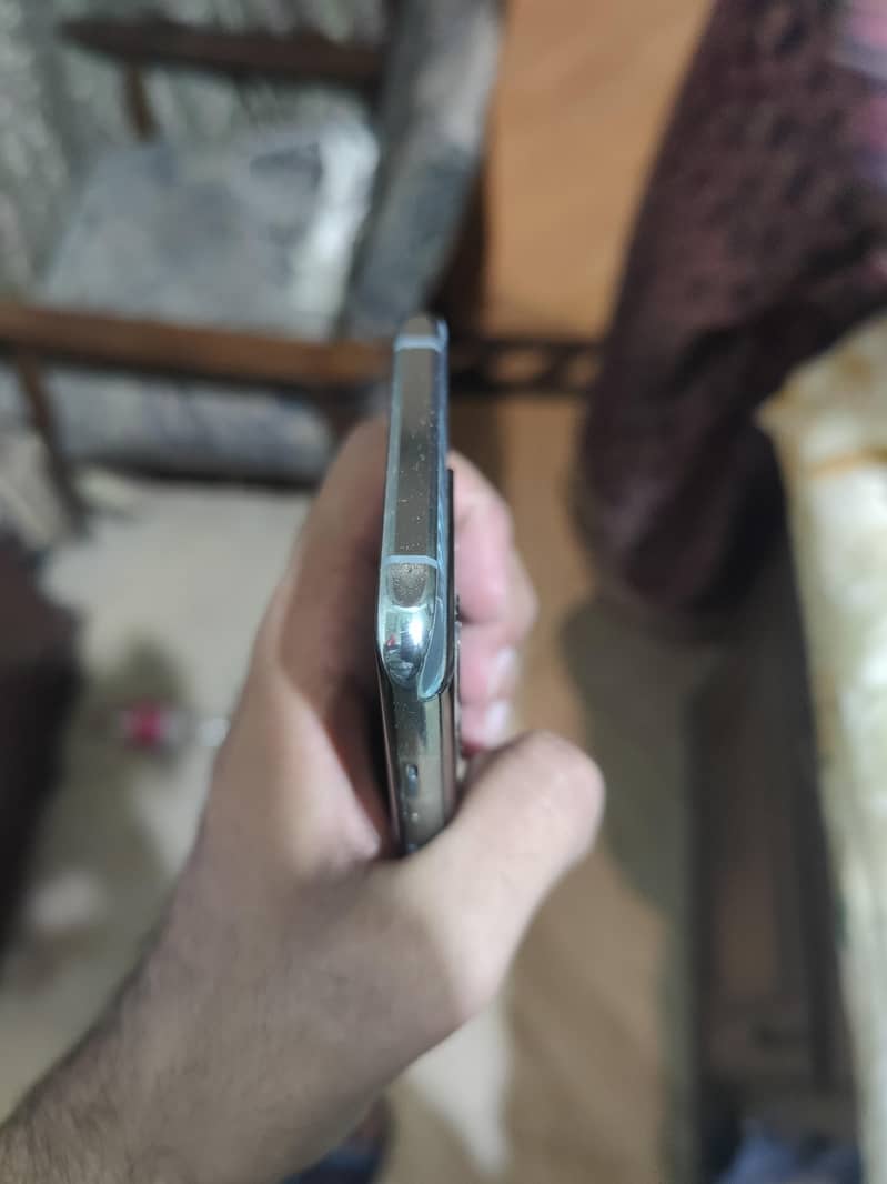 One Plus 10 Pro 4