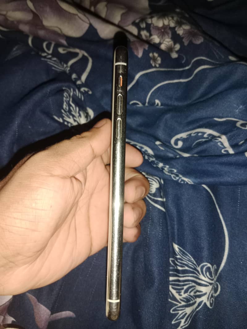 Apple iPhone 11 Pro Max 3