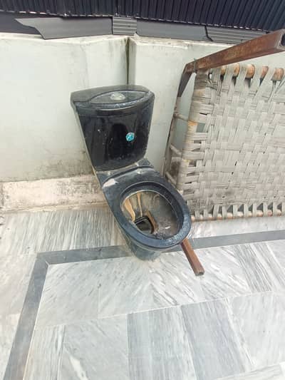 English toilet for Sale urgent. Whatsapp contact (03407174458)