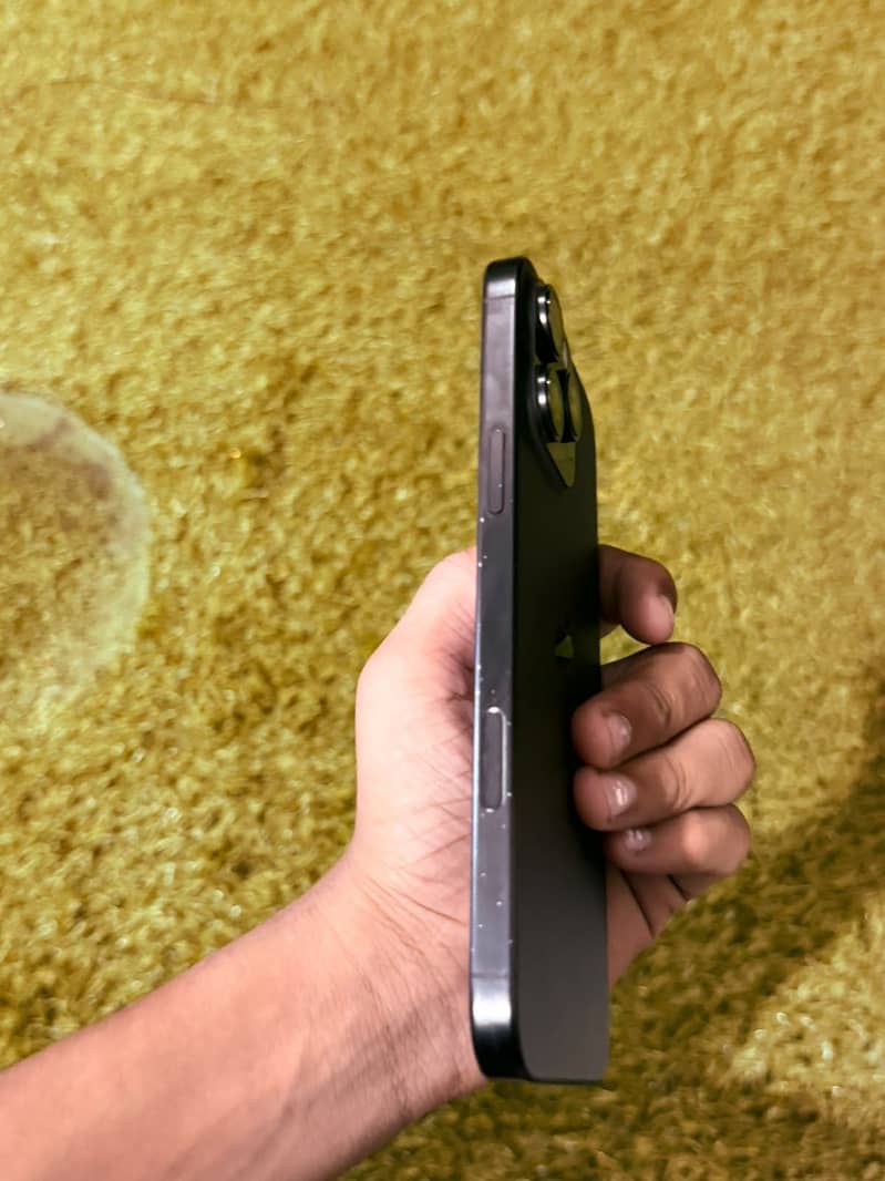 Apple iPhone 16 Pro Max 2