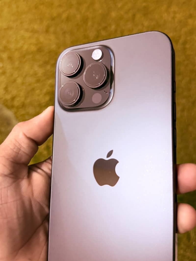 Apple iPhone 16 Pro Max 3