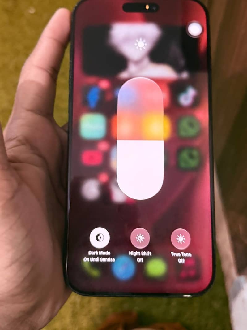 Apple iPhone 16 Pro Max 9