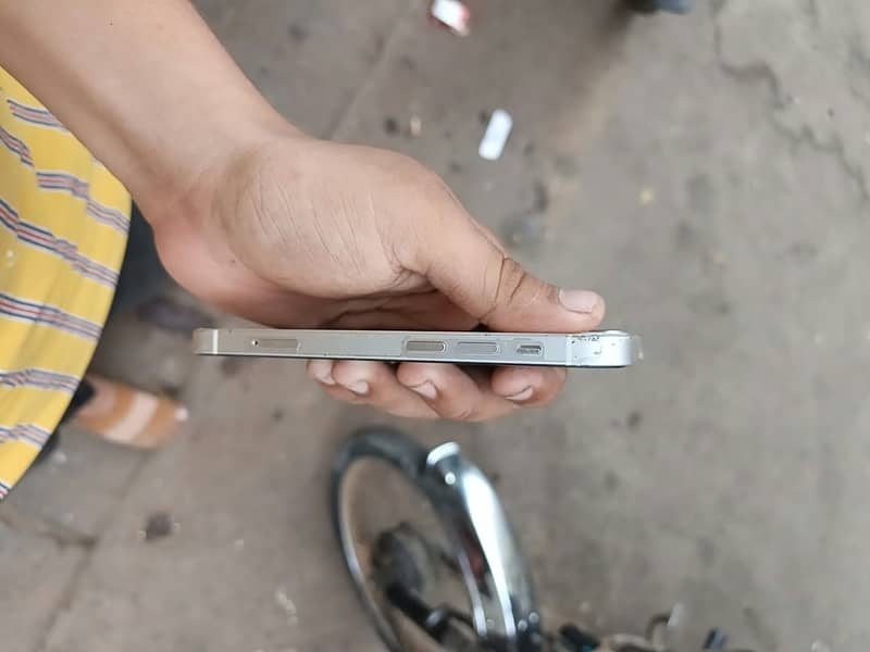 Apple iPhone 12 mini 1