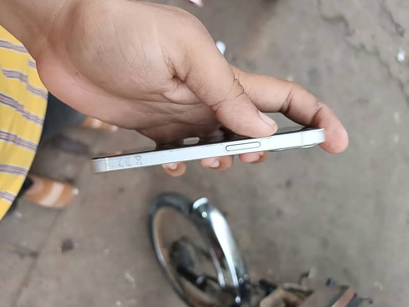 Apple iPhone 12 mini 3