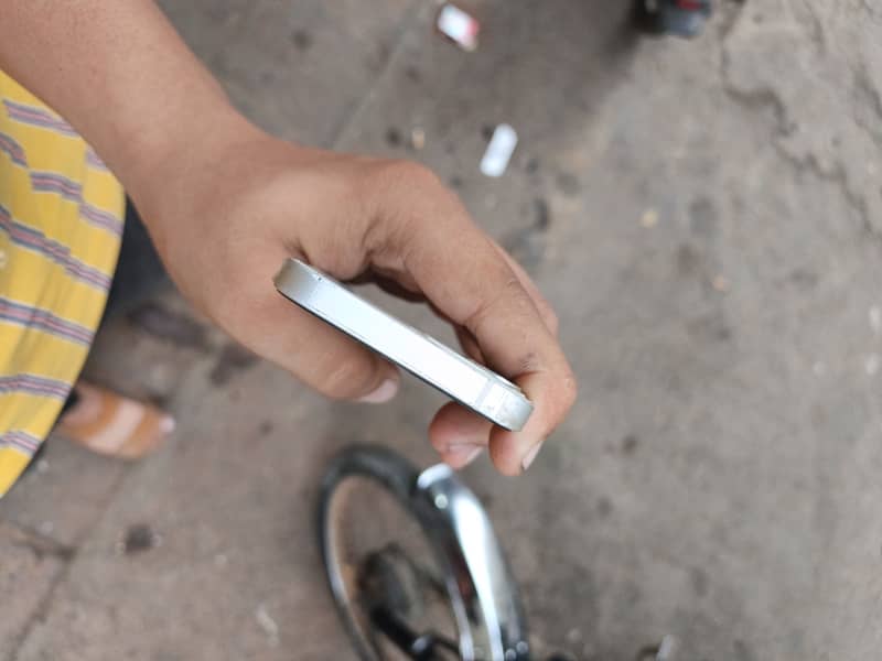 Apple iPhone 12 mini 4