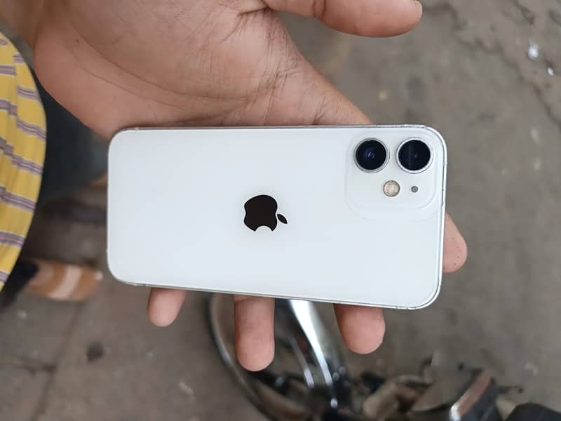 Apple iPhone 12 mini 6