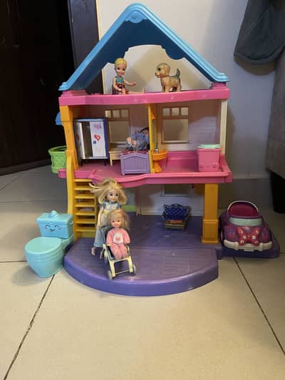 Doll house with dolls and accessories