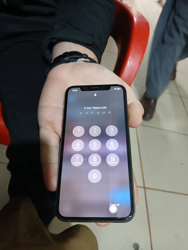 Apple iPhone xs 3