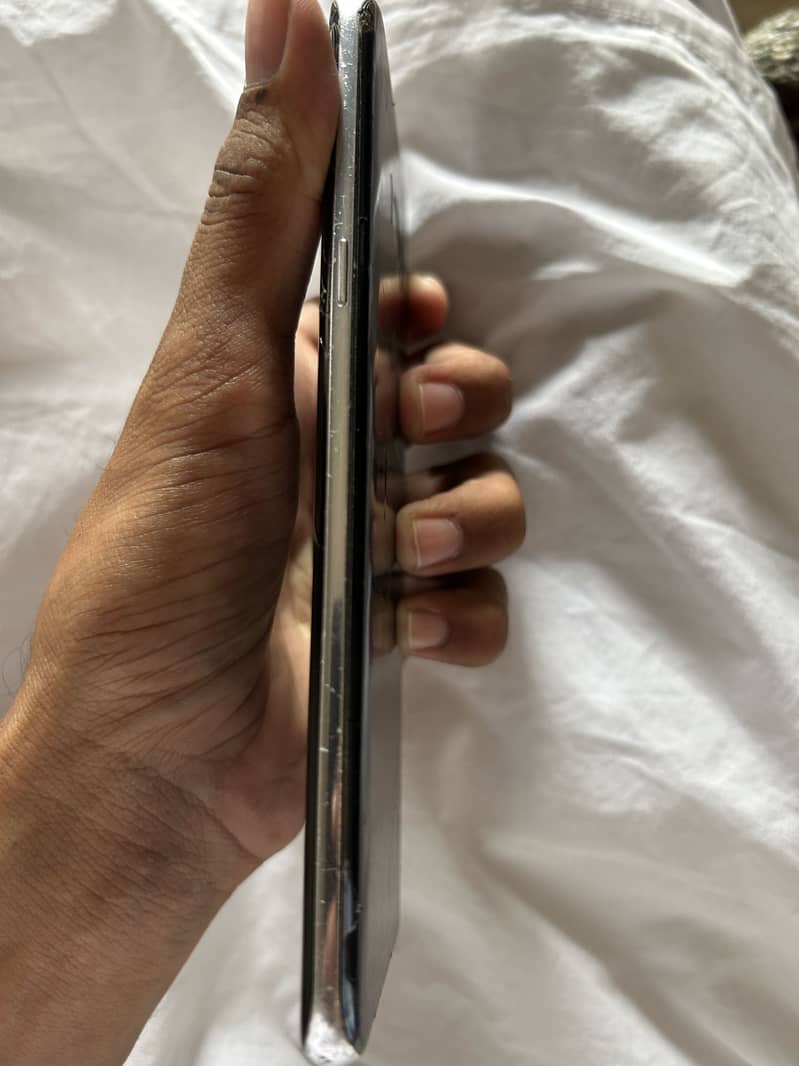 Samsung Mobile S8 Plus 1