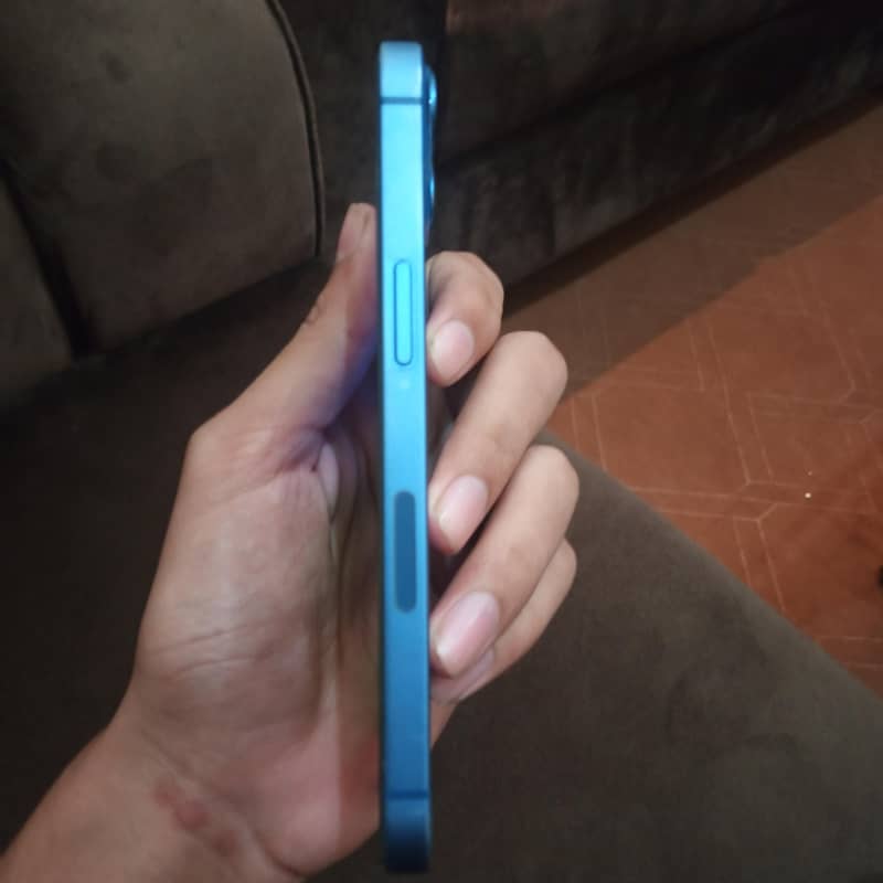 Apple iPhone 13 2