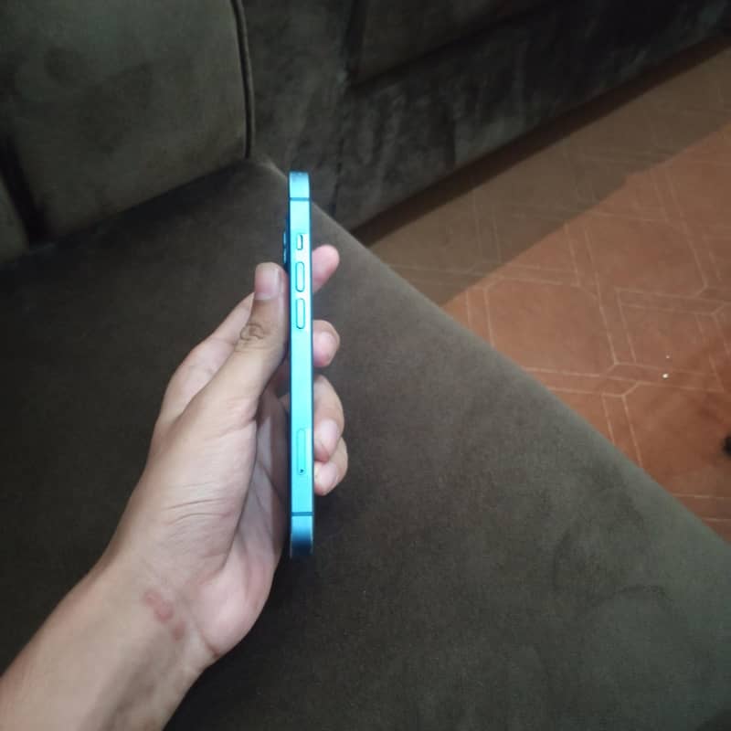 Apple iPhone 13 4