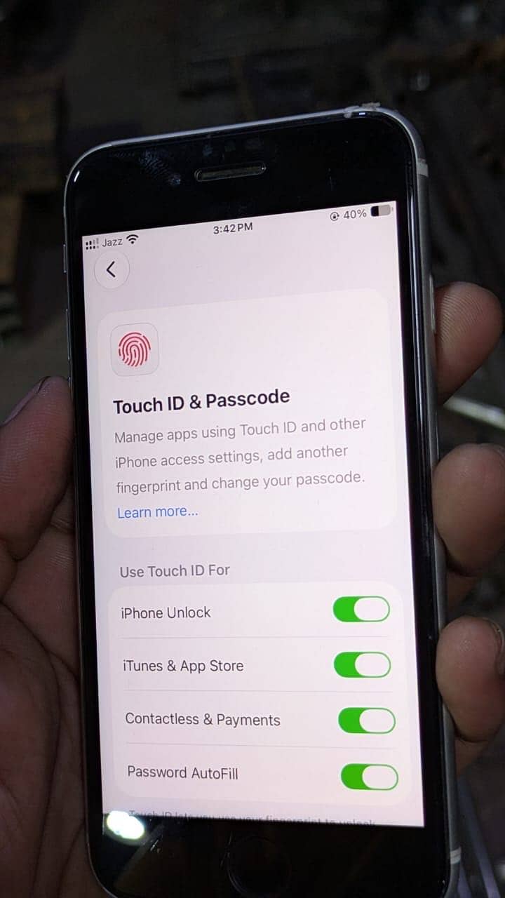 Apple iPhone SE 10