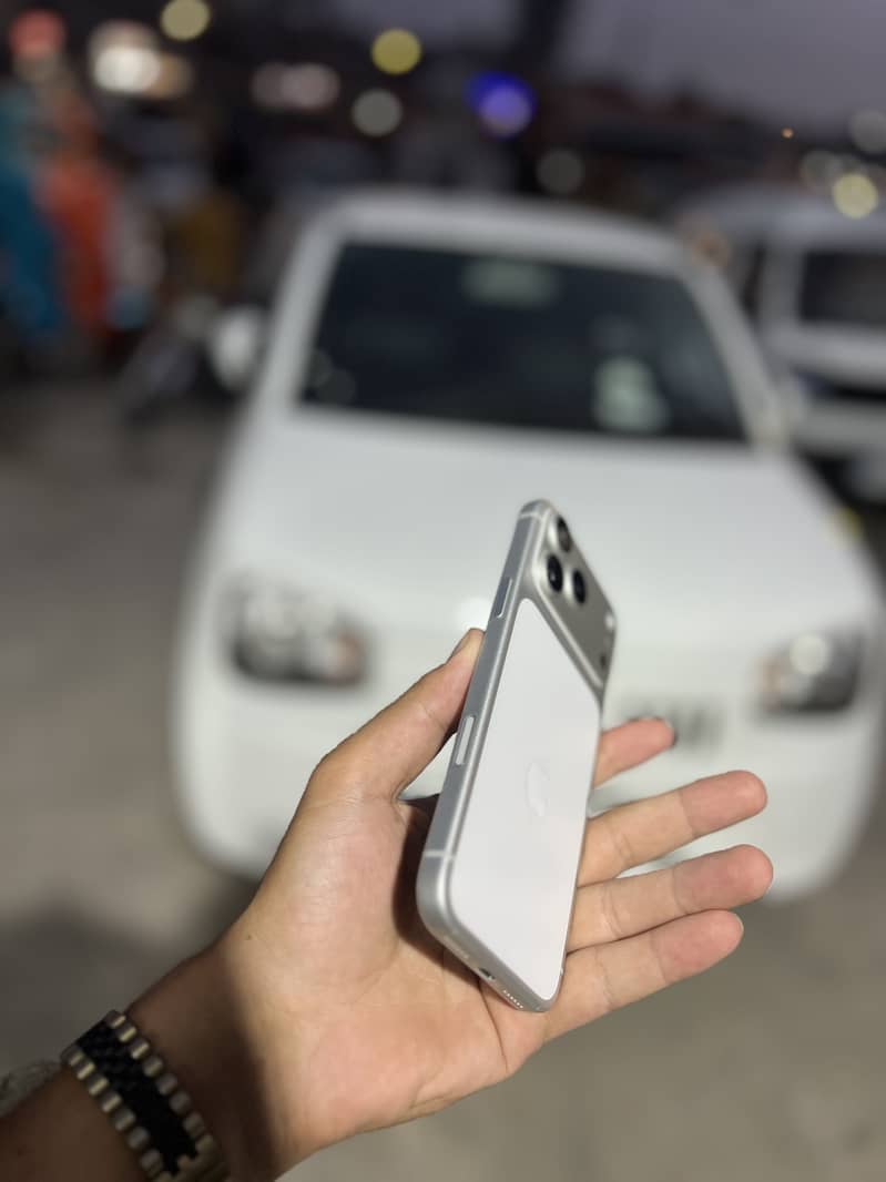 Apple iPhone 17 Pro Max 3