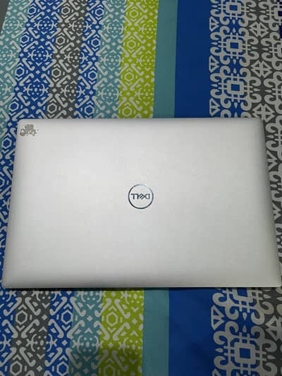 dell laptop 8 gen i7