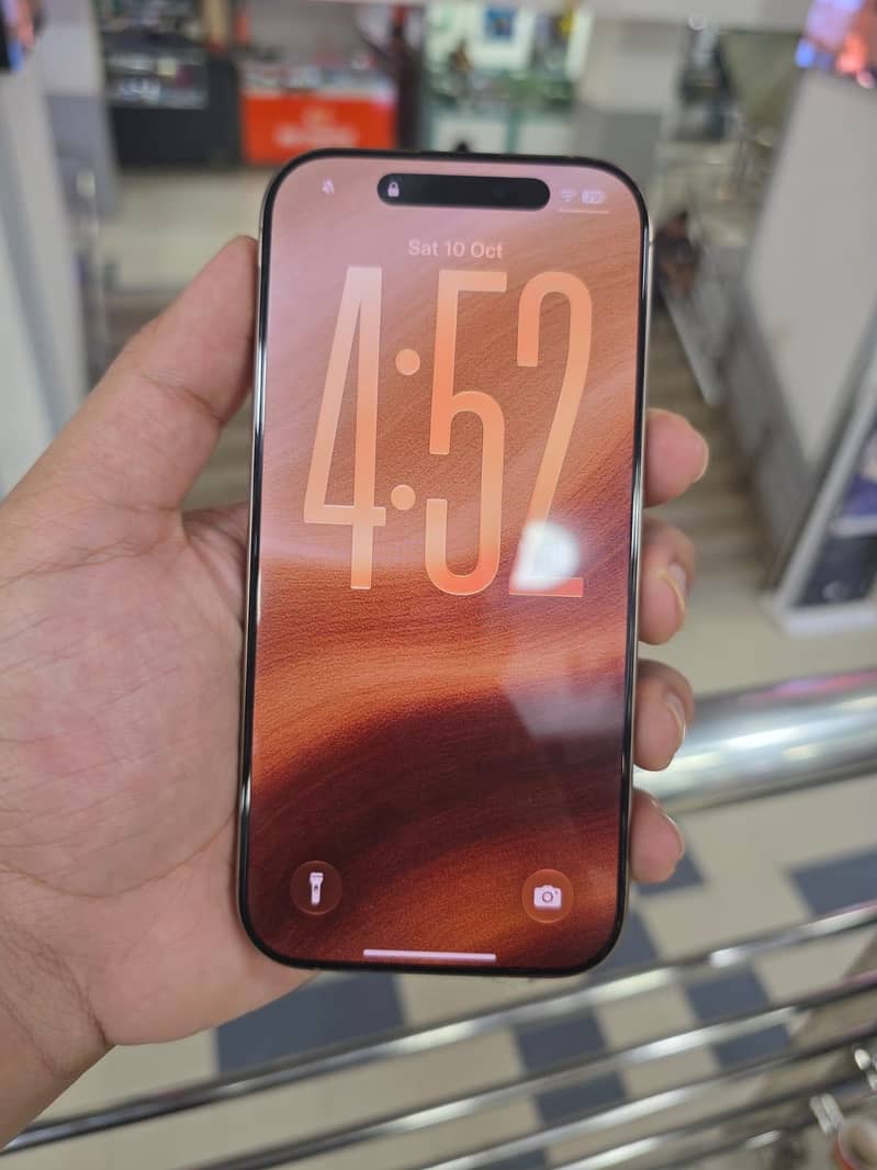 Apple iPhone 16 Pro 0