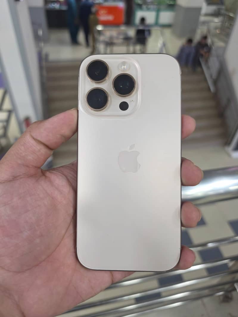 Apple iPhone 16 Pro 1
