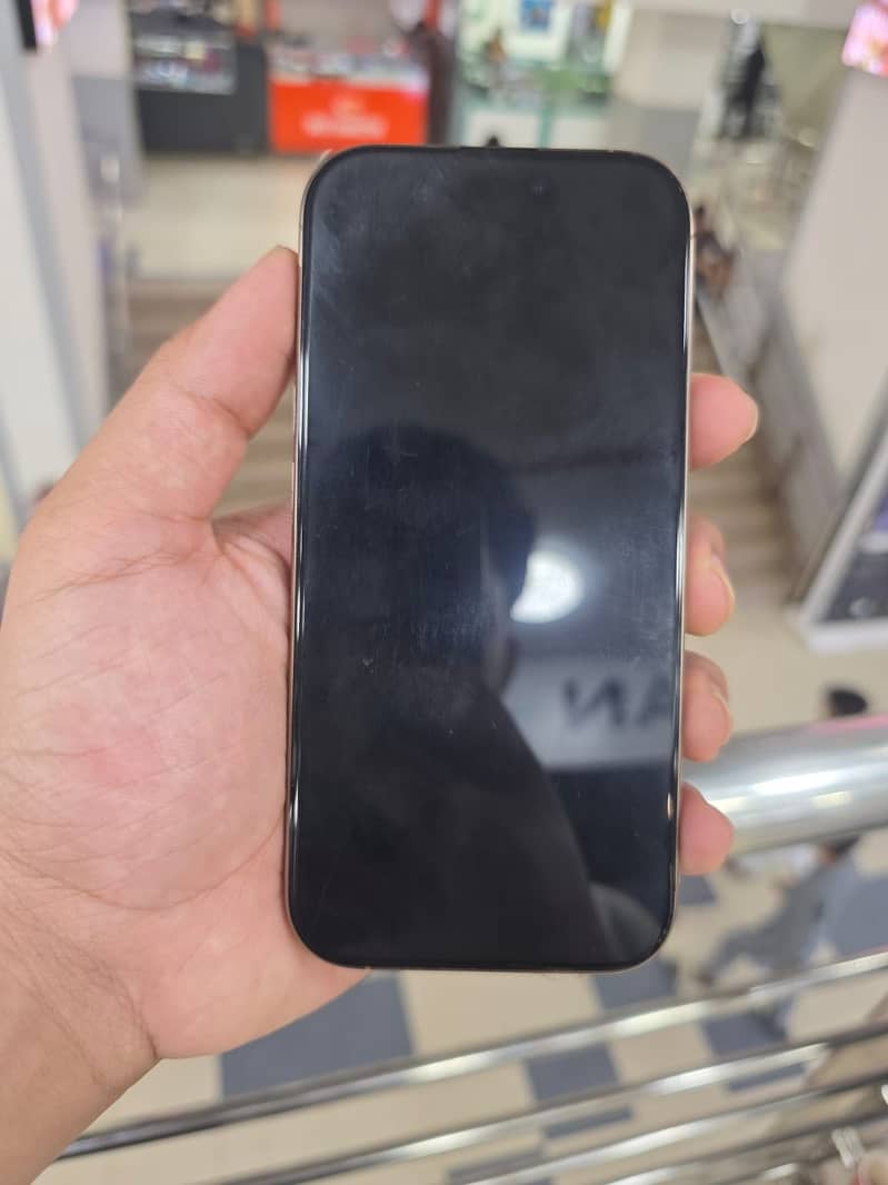 Apple iPhone 16 Pro 3