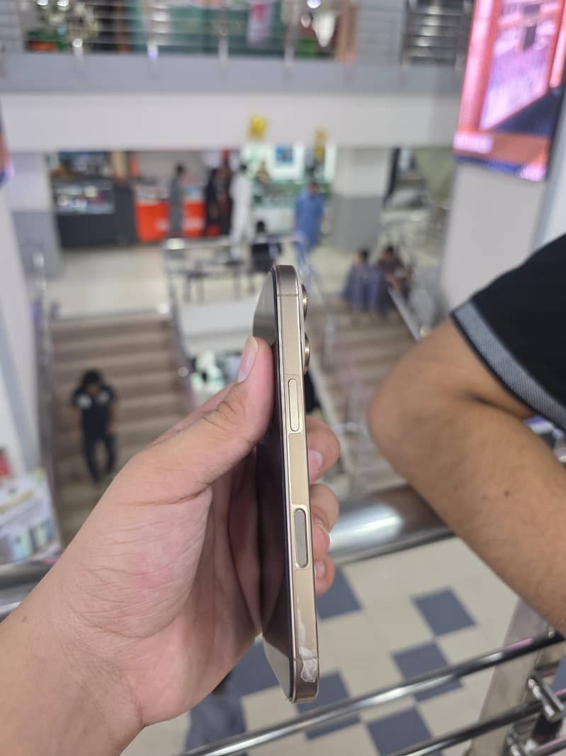 Apple iPhone 16 Pro 5