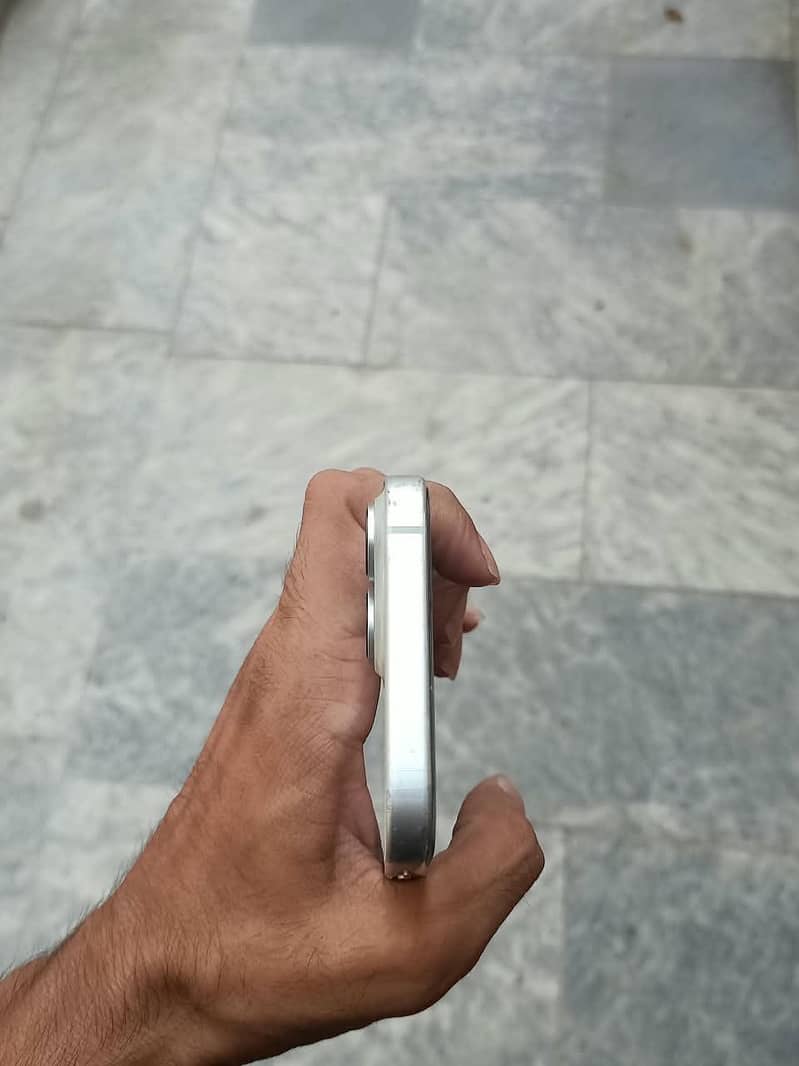 Apple iPhone 15 3