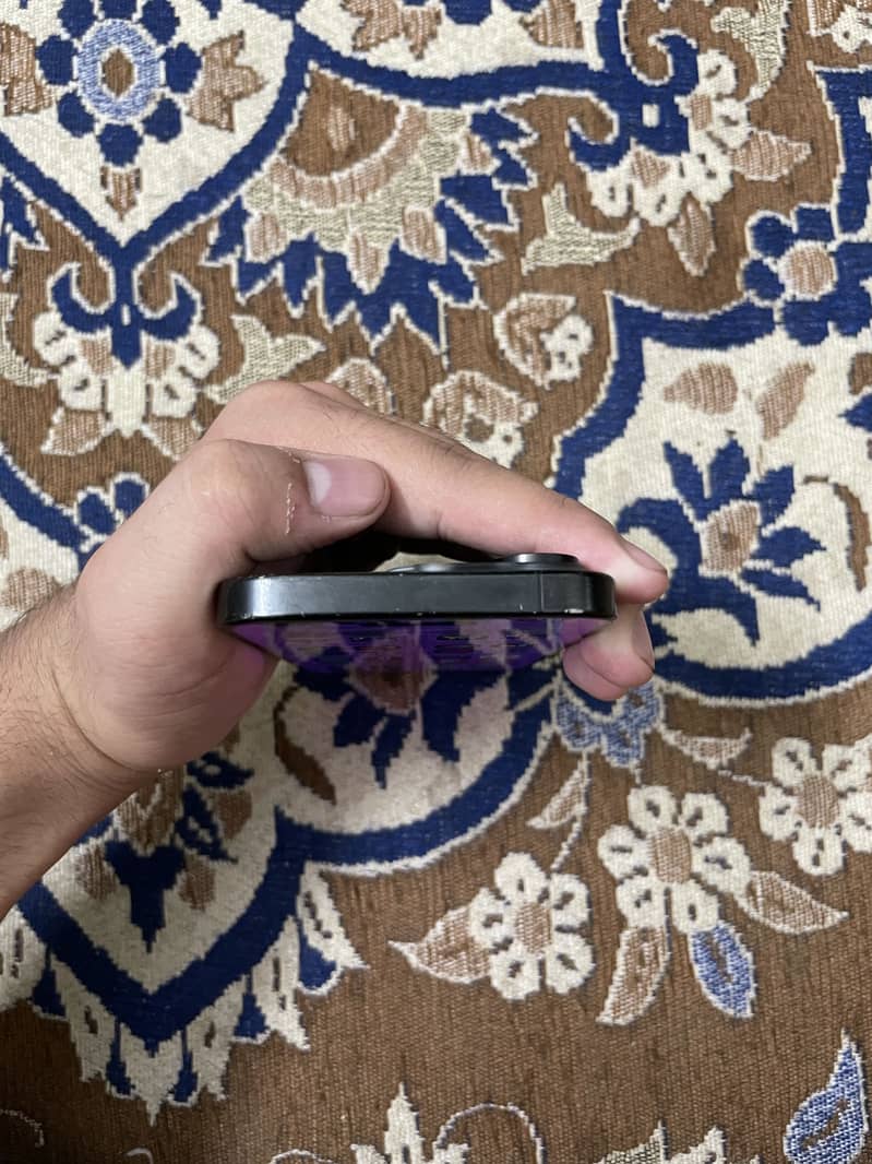 Apple iPhone 16 Pro 2