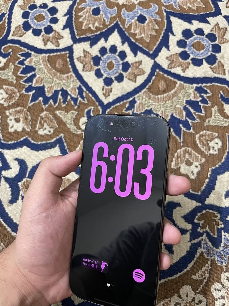 Apple iPhone 16 Pro 3