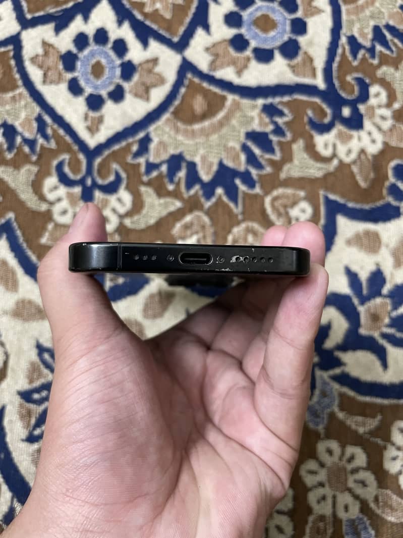 Apple iPhone 16 Pro 4