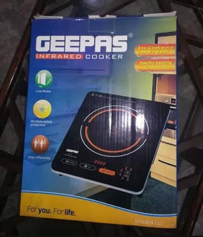Geepas Digital Touch Infrared Electric Stove/Electric Cooker