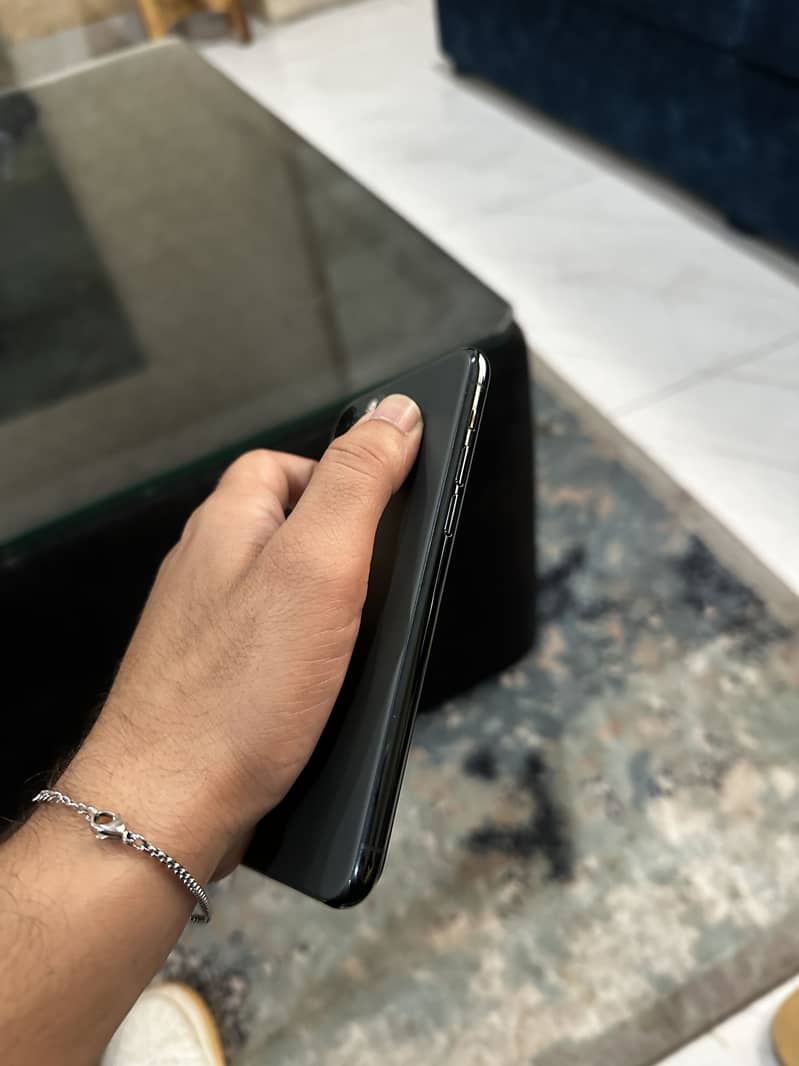 Apple iPhone 11 Pro 1