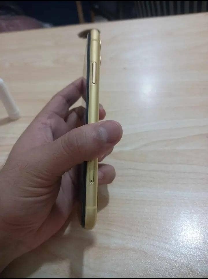 Apple iPhone 11 3