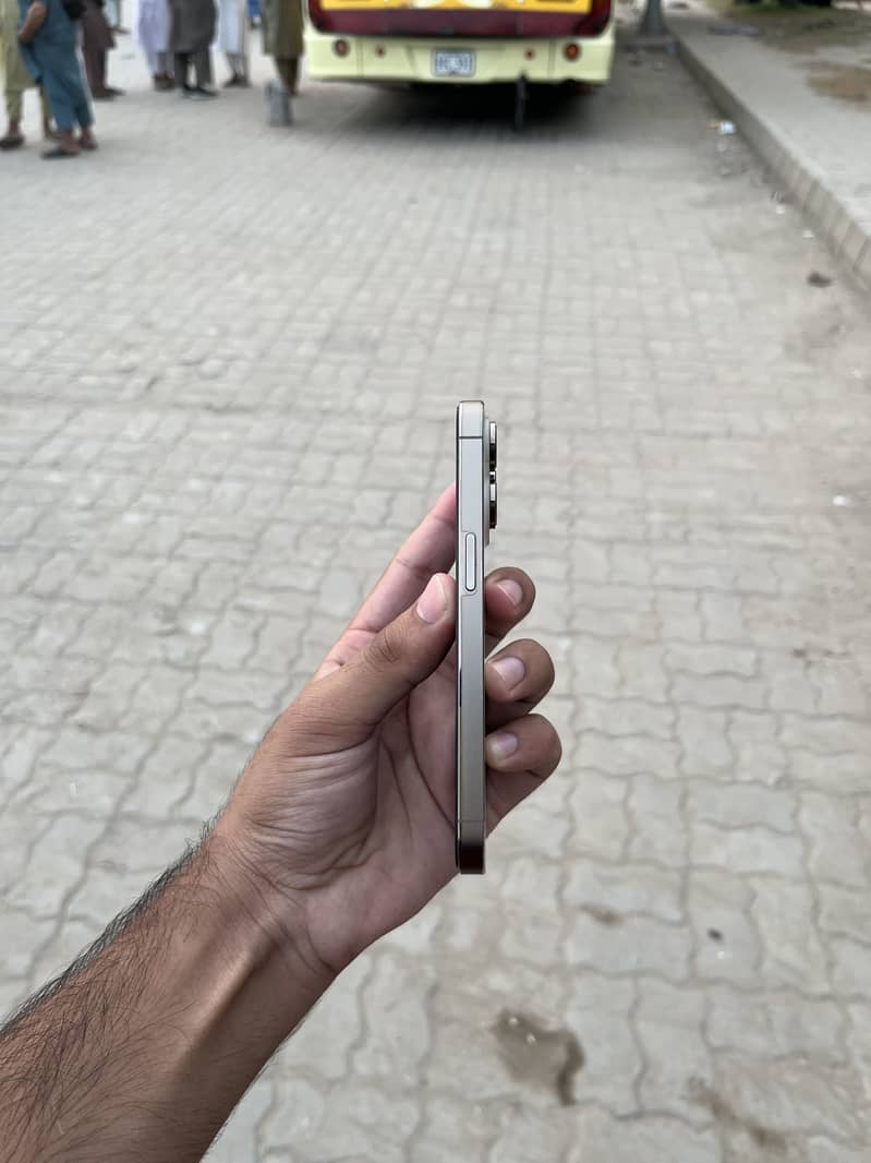 Apple iPhone 14 Pro 1