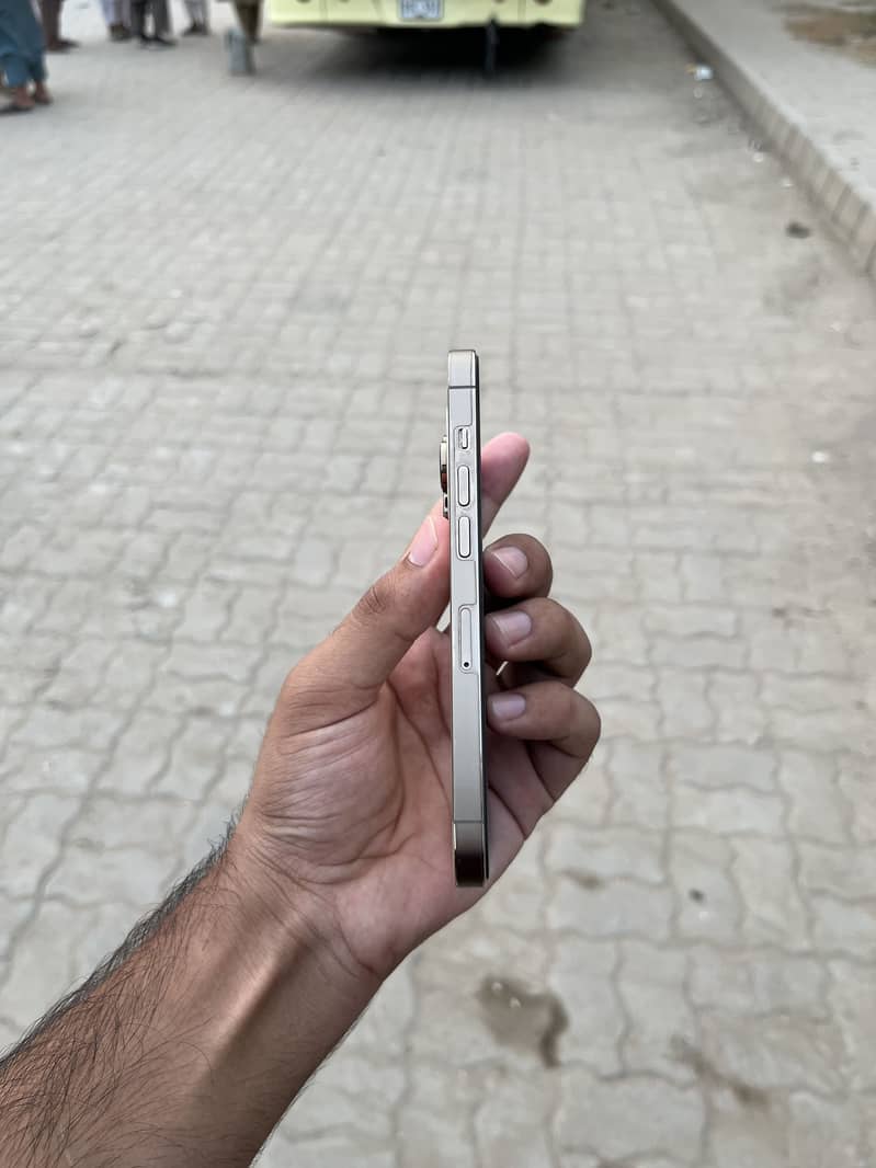 Apple iPhone 14 Pro 2