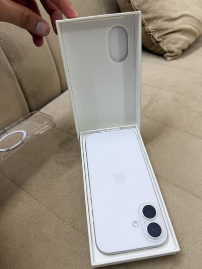 Apple iPhone 16