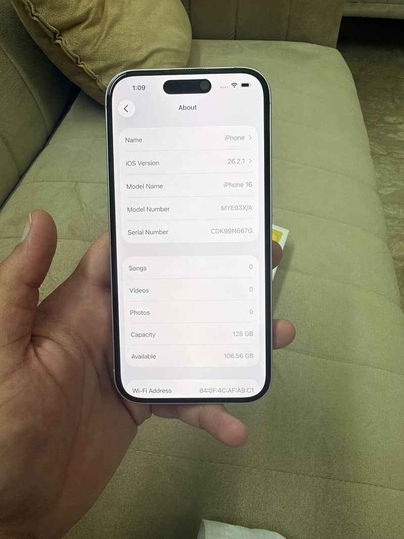 Apple iPhone 16 2