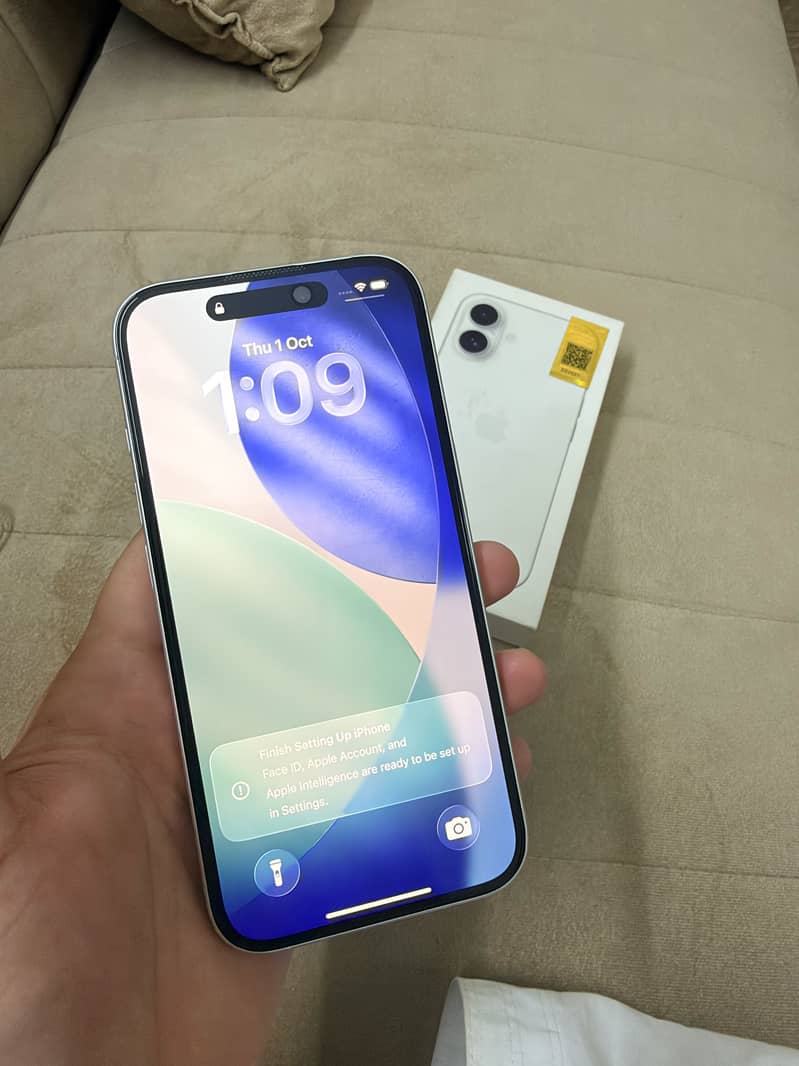 Apple iPhone 16 10