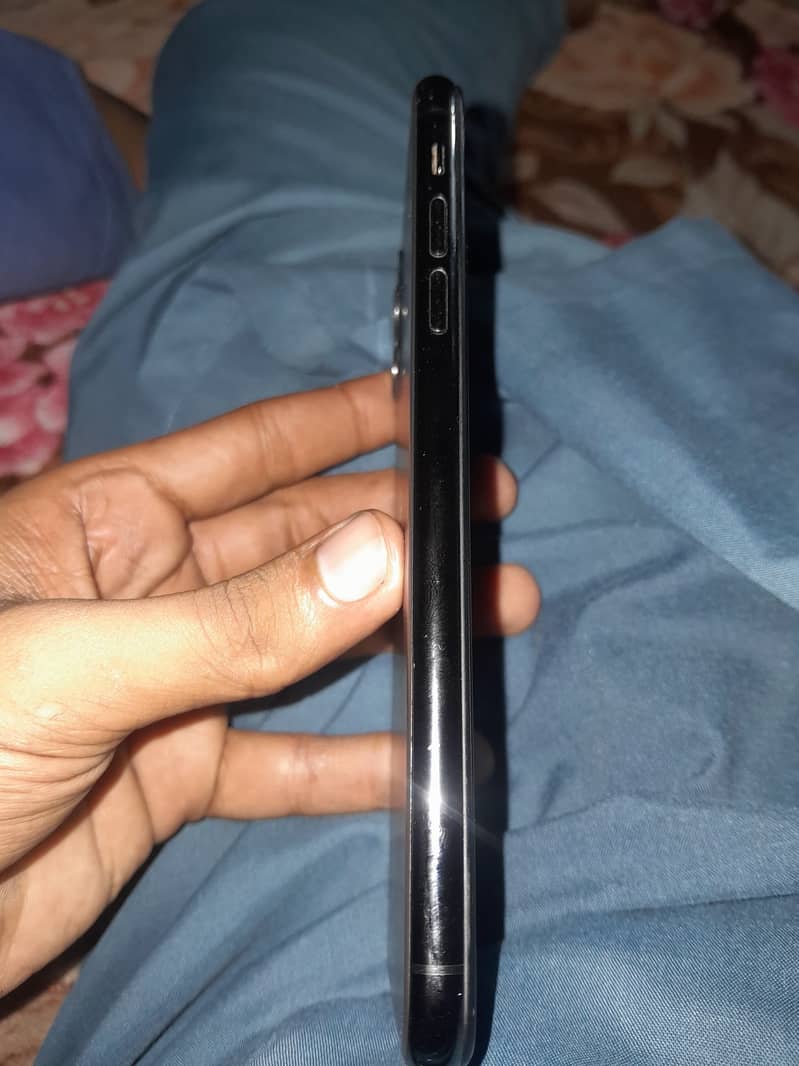 Apple iPhone 11 Pro Max 0